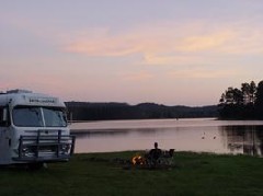 Free camping by the lake - [Click for a Larger Image]