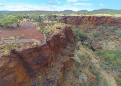 Flying from the lookout at Dales Gorge - [Click for a Larger Image]